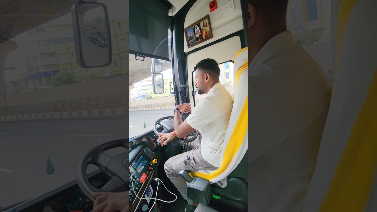 Volvo 9600 Driving skills| Ananthu in JSR VOLVO 9600s😍 beautiful Steering controls🙌