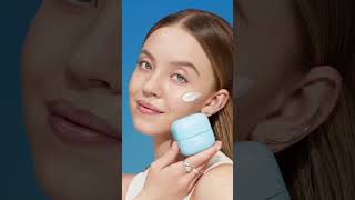 How Sydney Sweeney Gets the Perfect Laneige Water Bank Cream Moisturizer Swatch