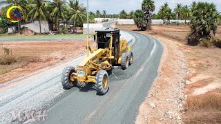 Incredible Action of Land & Gravel Pushing Machine. Road Foundation Construction By Grader Technical