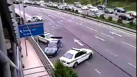馬來西亞改裝跑車挑釁警車 - 天天要聞