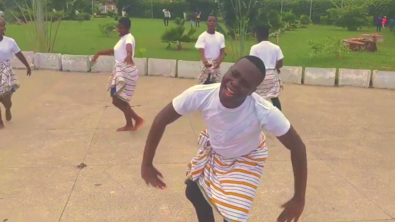 Chorégraphie sur BIGGI Somtin par Hand Of God