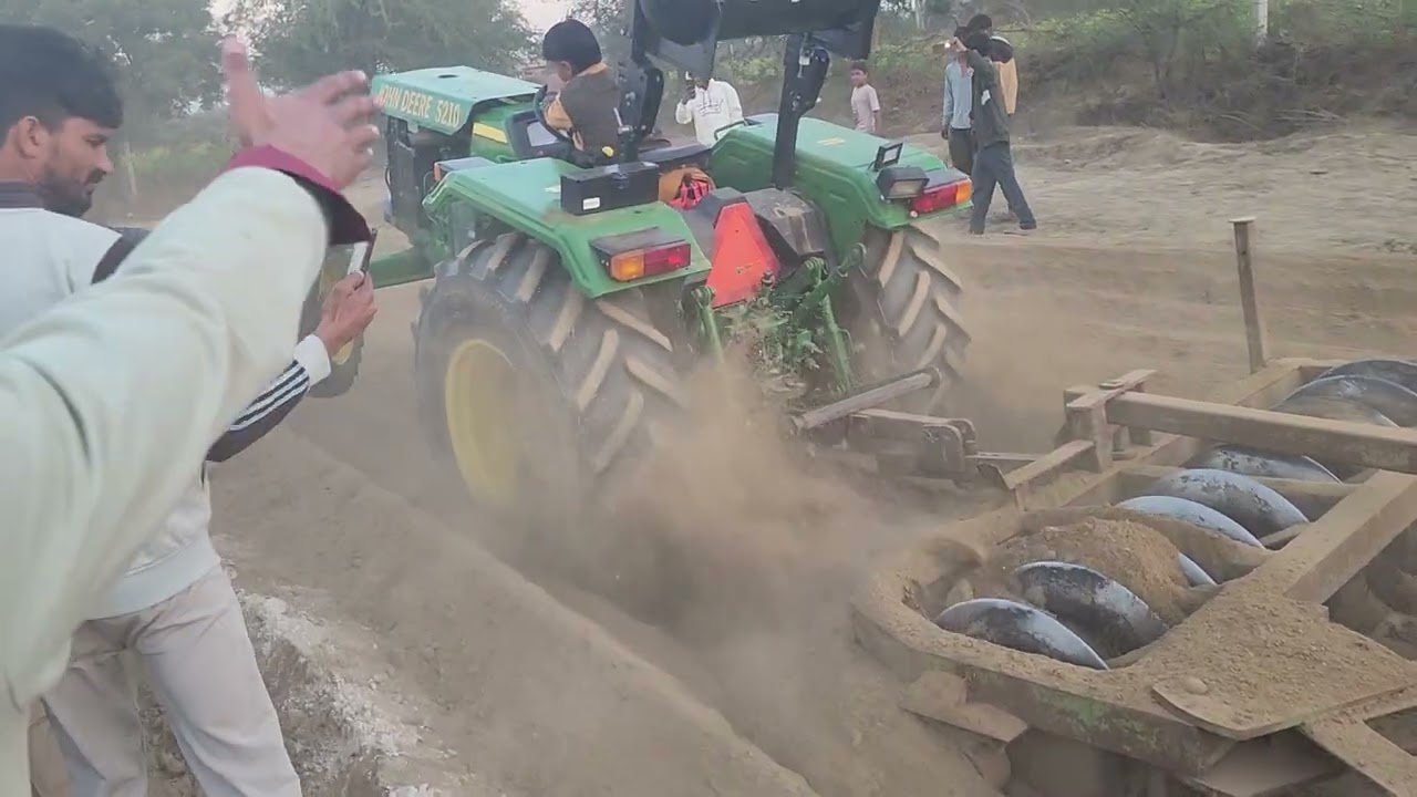 13 साल के लड़के ने चलाया ट्रैक्टर कंपटीशन में मचाया तहलका