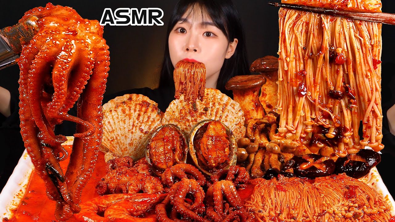 ASMR MUKBANG Mara cogumelos temperados, frutos do mar no vapor, aletria chinesa, comer
