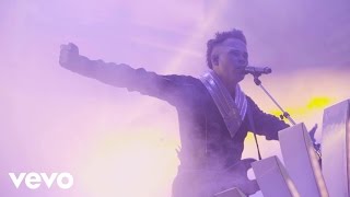 Video thumbnail of "Empire Of The Sun - Walking On A Dream (On Tour)"