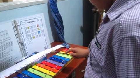 TALLER MUSICAL EN CASA 2013 - "Nicolas Gomez" (Cumpleaños en Xilófono)