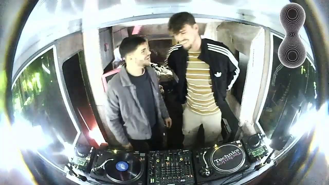 komunal 009 Harry Collins b2b Brandon Hutt
