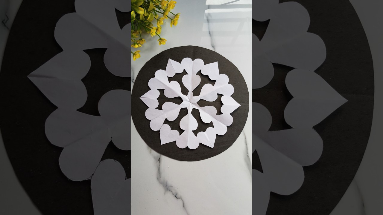 Snowflake paper craft ❄️✨ || Paper snowflake craft ✂️#snowflake #shorts #viralshorts #papercraft