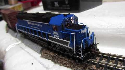 N scale Bachmann Gp38-2 LOcksound Econami sounds decoder demo