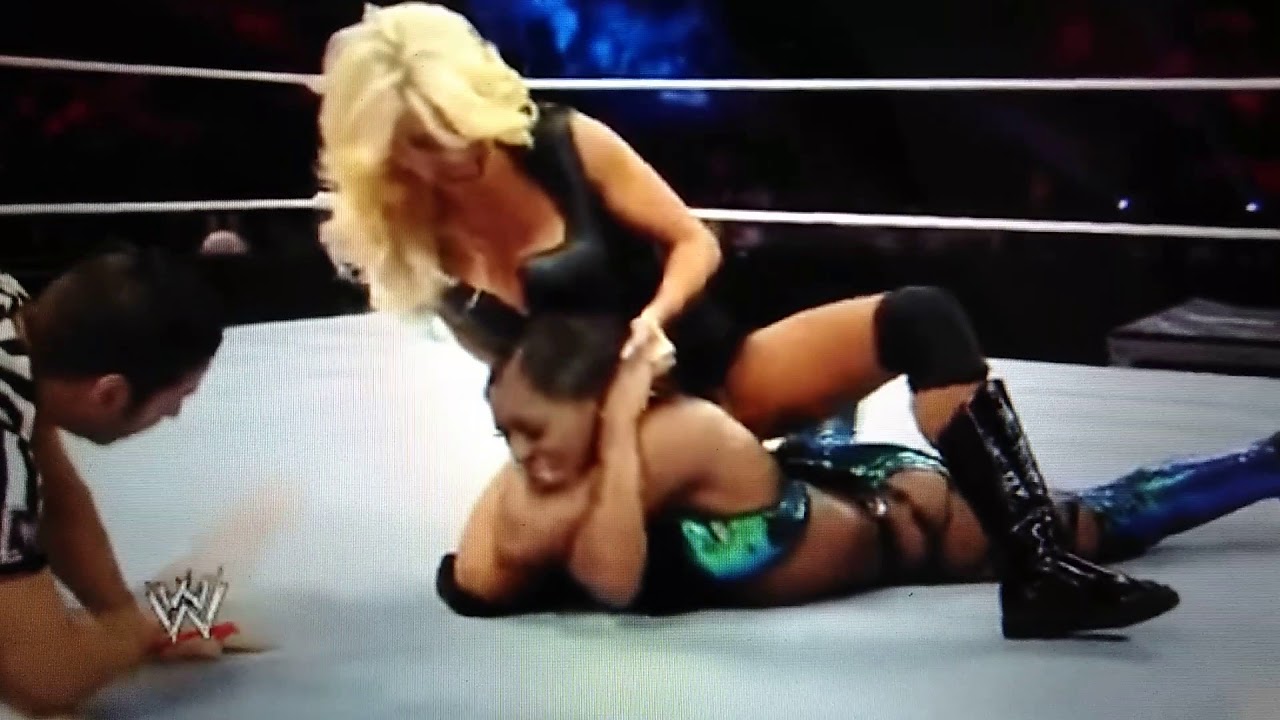 Wwe naomi ass