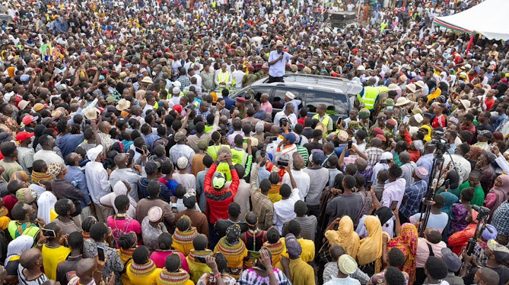 President Ruto forced to cut short his rally as rowdy Isiolo youths heckle him & leaders endlessly!