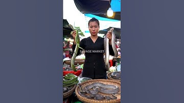 Unbelievable! Woman Holding Giant Snake at Market @mfajar88