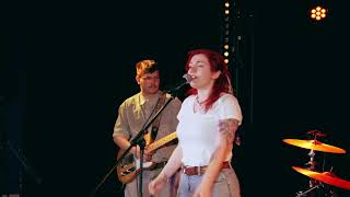 Country-rock band - 'Before He Cheats' (Carrie Underwood)