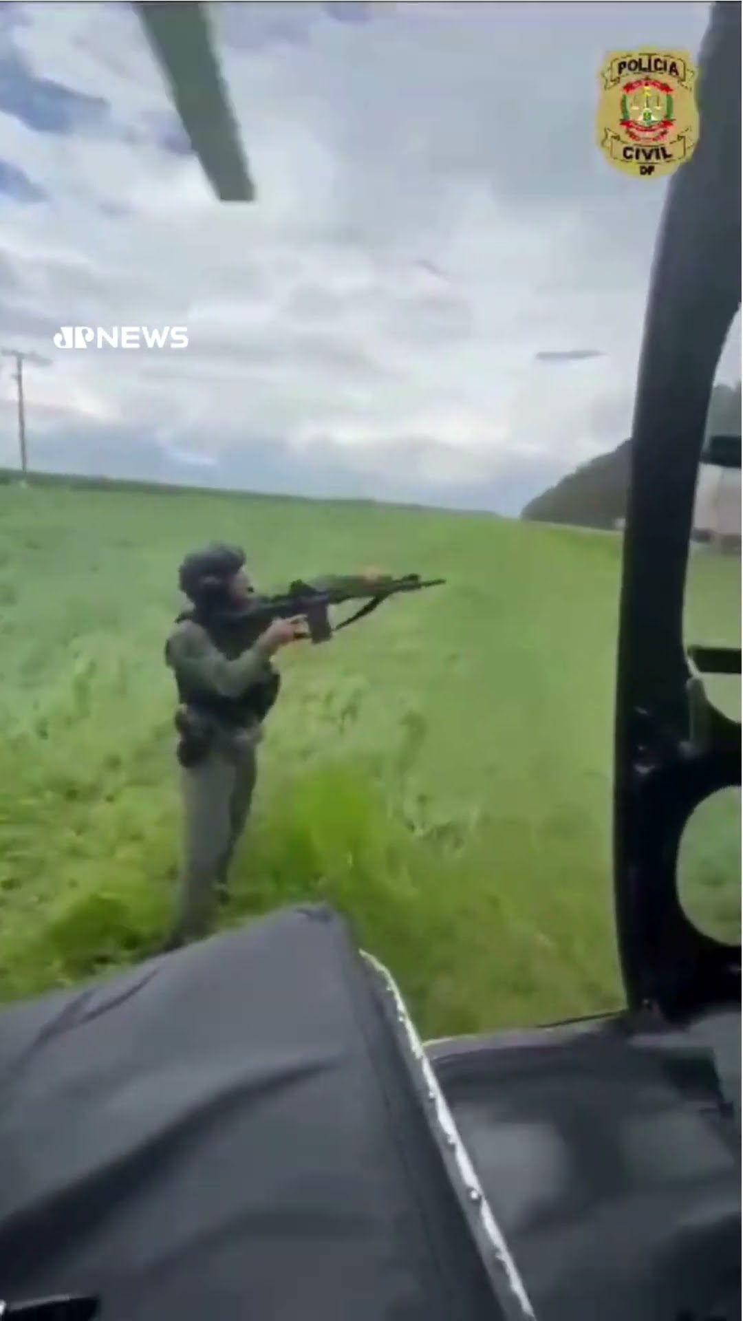 Vídeo mostra momento em que policiais perseguiram jovem que faria ataque no DF