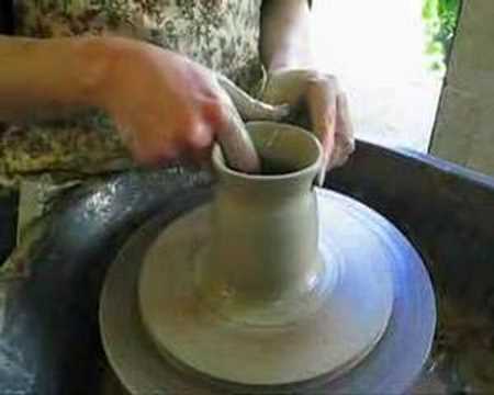 Throwing a pot vase