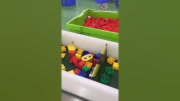 Bucket chain conveyor platform manual feeding to automatic vertical bag packaging machine