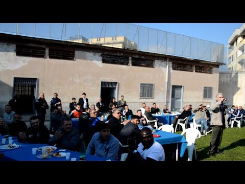 Aversa, in carcere