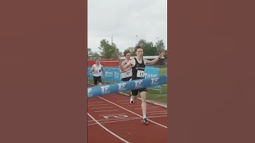 FAST TRACK RACES! Yea, we do them too! 🤝🏼 Top Flight Gateshead BMC 🍾 #trackandfield #running