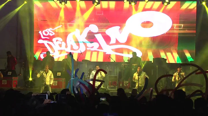 Los Deakino en Vivo  Linda