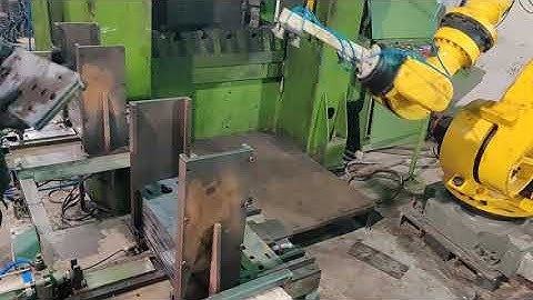 Fanuc Robot Pick and drop Application on Press machine| Material Handling #Fanuc