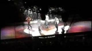 nsync live - tell me tell me baby - celebrity tour Resimi