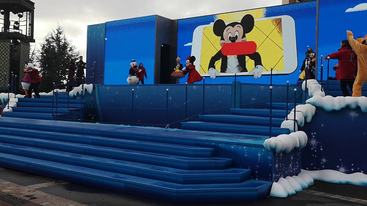 Première partie spectacle surprise mickey 90 ans - YouTube