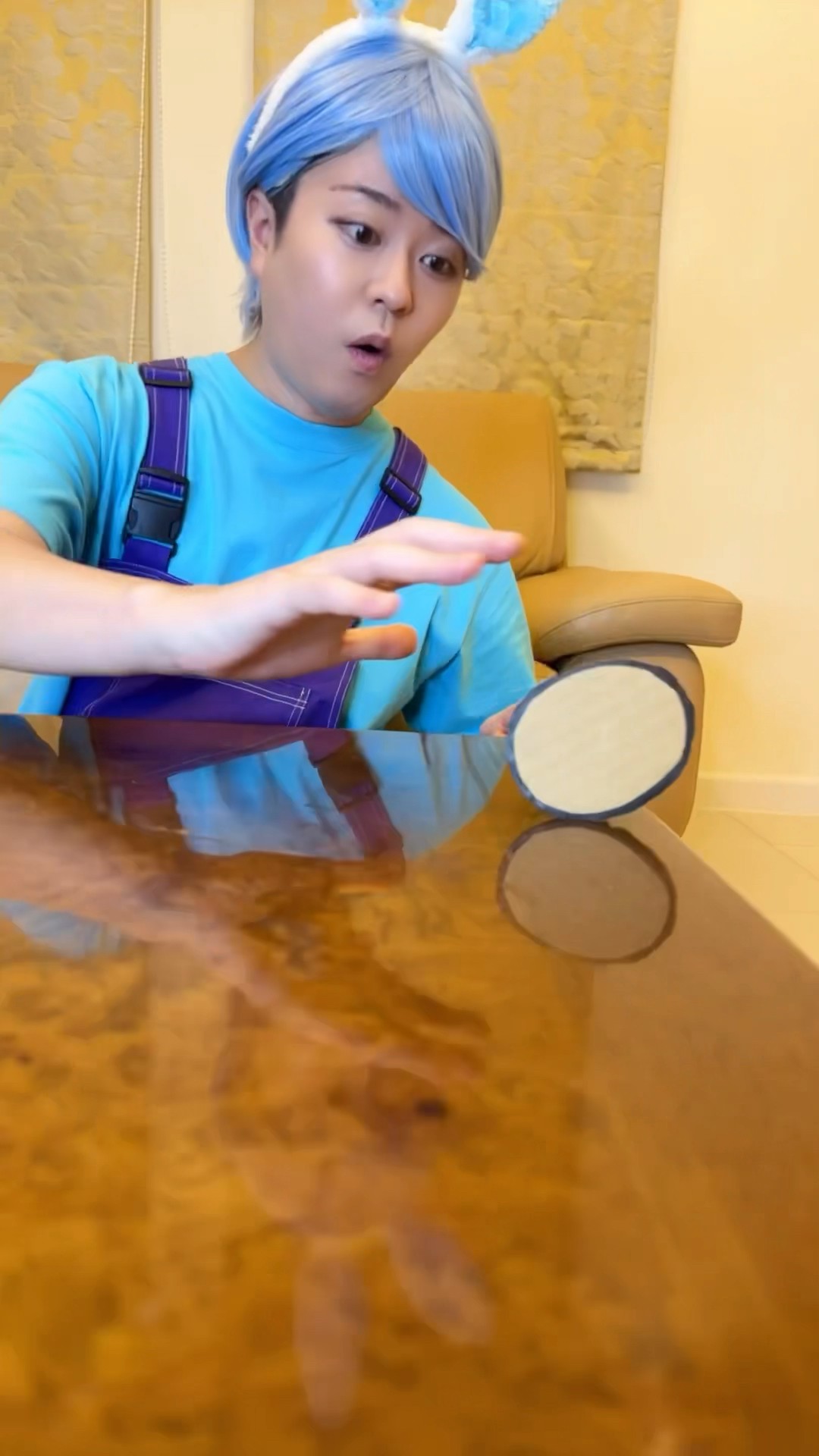 BREAK AN EGG ON A CARDBOARD BOX！#asmr