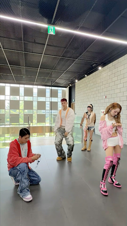 When ‘Bomb Bomb’ plays #KARD #카드 #DRIFT #DRIFTinSEOUL #KARDinSEOUL #DSPmedia #HYLIVE