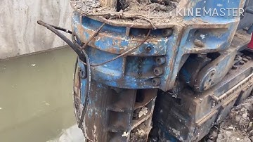 Quy trình nhổ cọc cừ của máy có sức mạnh 130 tấn