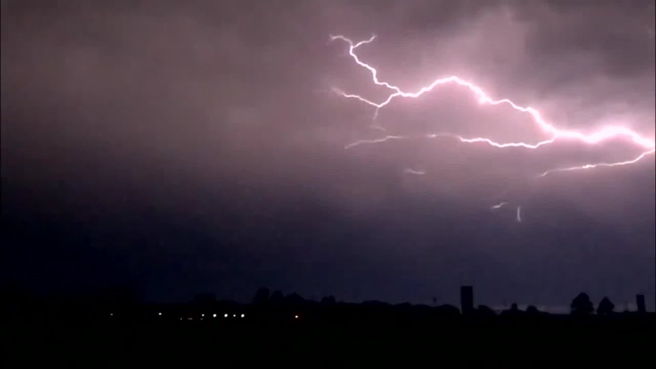 Lightning crawls across Texas sky - YouTube