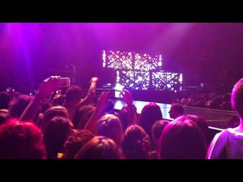 CALVIN HARRIS LIVE @ RIHANNAS CONCERT - RIVERSIDE JUSTIN BIEBER / DIRTY TALK