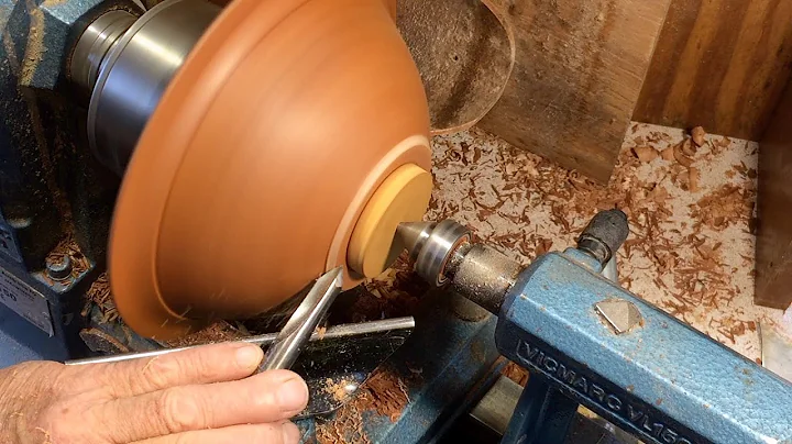 Richard Raffan refining the foot of a bowl.