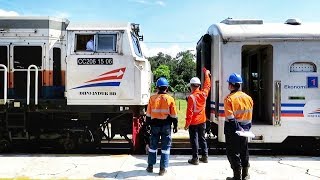 MELIHAT LANGSUNG PROSES LANGSIRAN LOKOMOTIF DAN PENYAMBUNGAN LOK DENGAN KERETA !