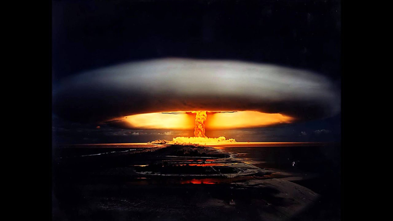 Действие нейтронной бомбы. Нейтронная бомба. Ядерный взрыв. Нейтронный взрыв. Космический взрыв ядерного оружия.