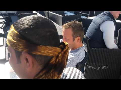 لايفوتك سوري بنروج موعرفان شو عم يقول كلكم حمير