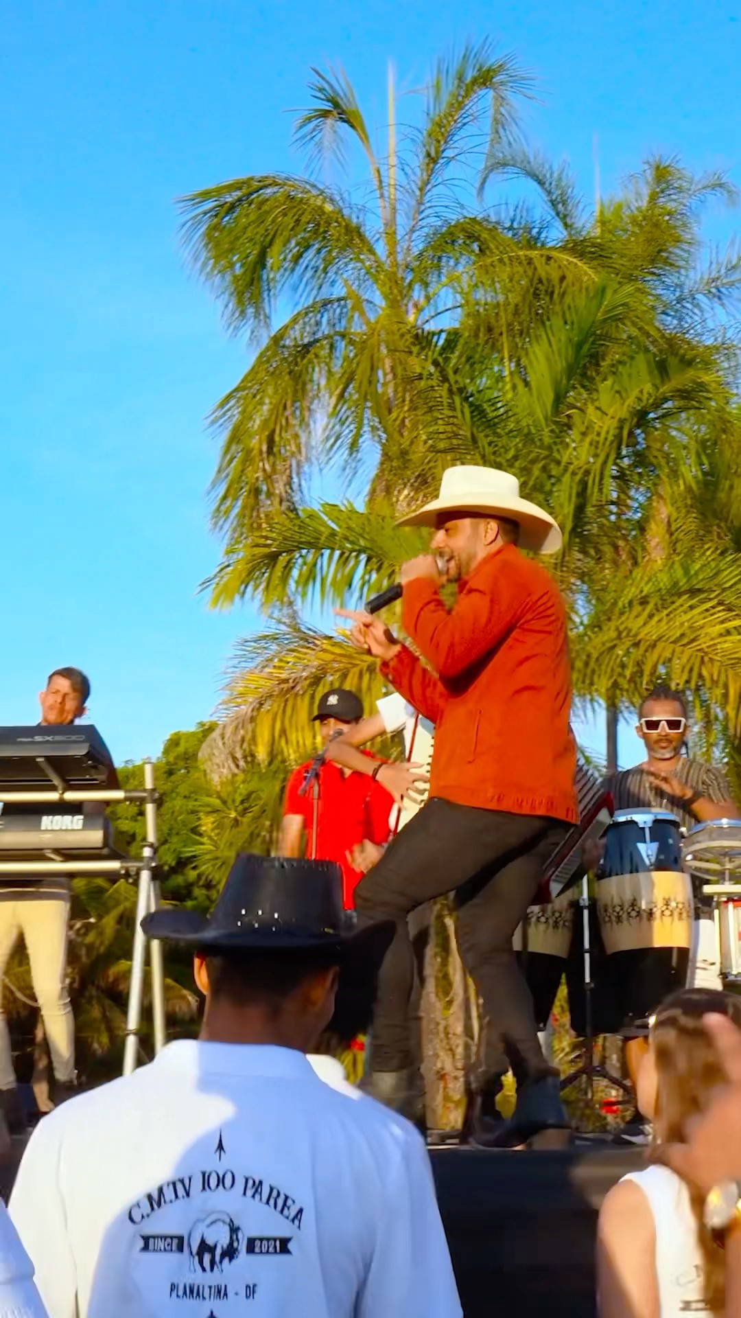￼￼Galera mais um pedacinho da música forró do meu goais com Leãozinho do Forró #boanoiteee #forro