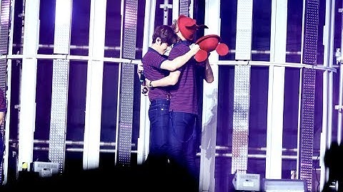 Chanbaek Hug Exo