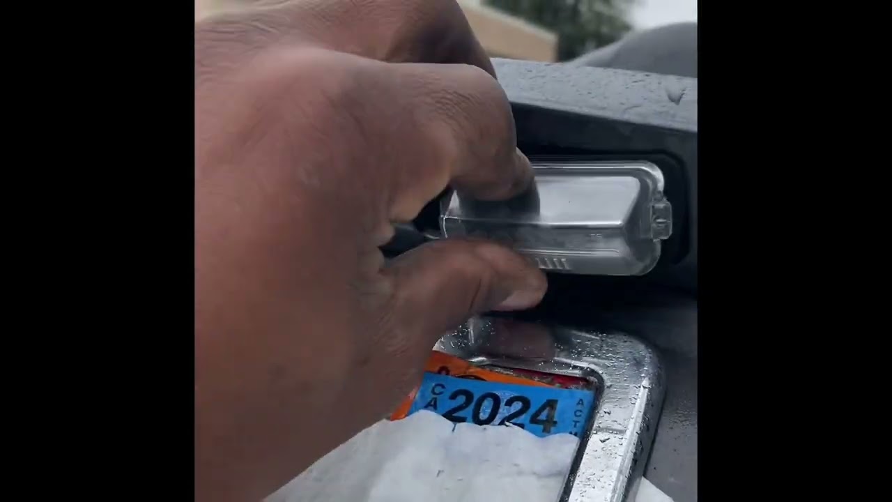 How to change license plate light on Toyota Yaris, 2015