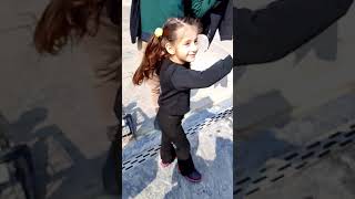 Burnuna Dokunurken Su Fiskirtiyormus