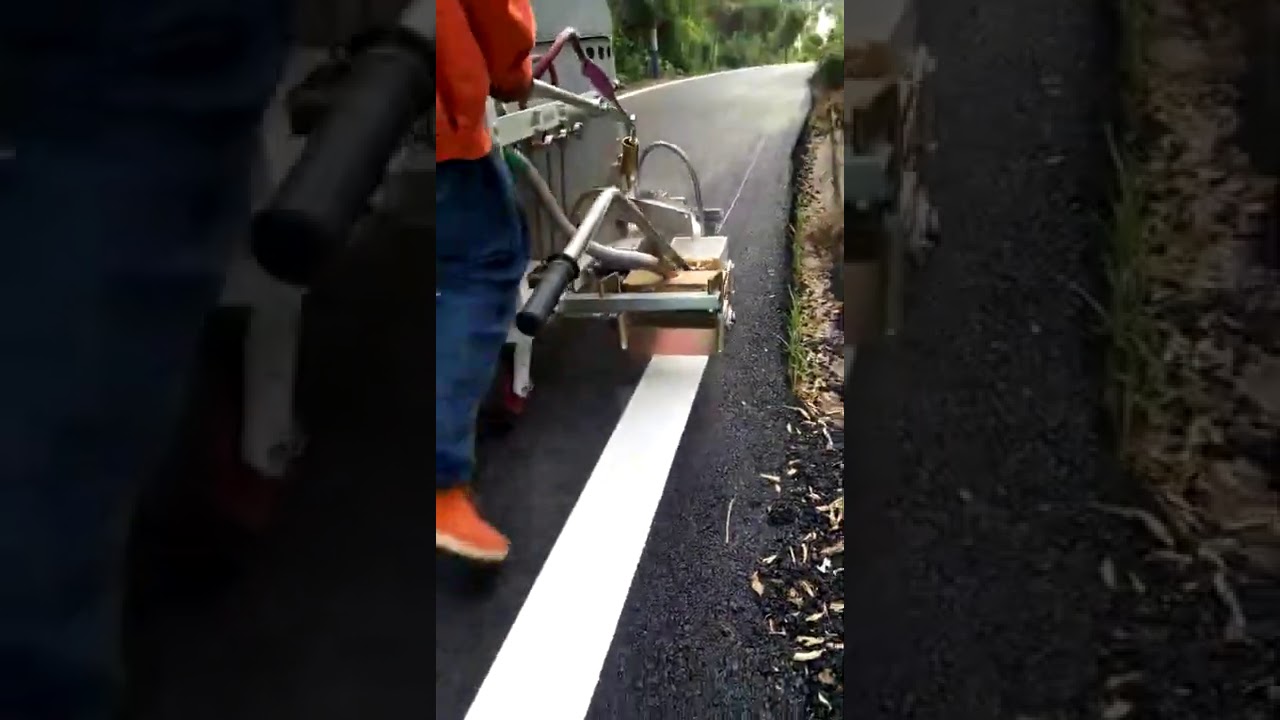 Rays Traffic Manual Hot Melt Marking Machine on Moutain Roads