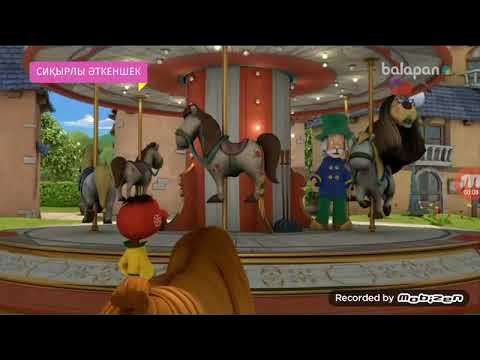 Нудистердің жағажайында мүшесі соратын әйелдер