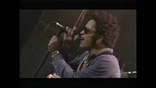 Lenny Kravitz performs &quot;SupersoulFighter&quot; at the Brixton Academy 1998