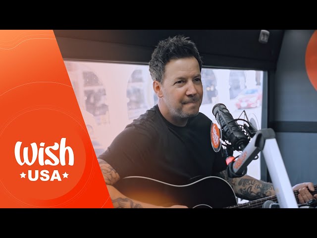 Simple Plan performs Perfect LIVE on the Wish USA Bus class=