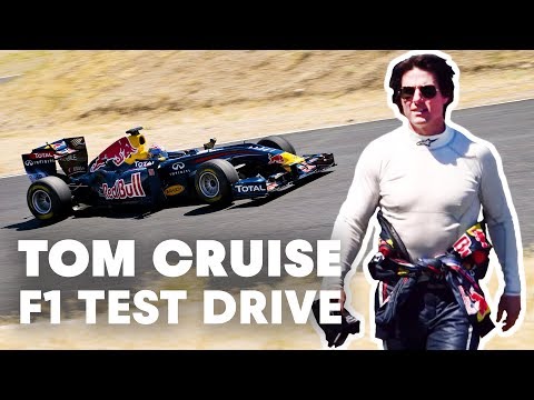 Tom Cruise Red Bull Racing F1 arabası ile test sürüşü yapıyor