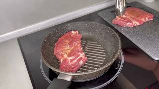 Как приготовить сочный свиной стейк  на сковороде-гриль.