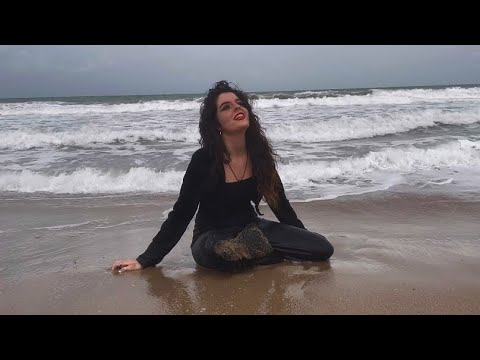 Alba Manzano - Llueve (Videoclip Oficial)