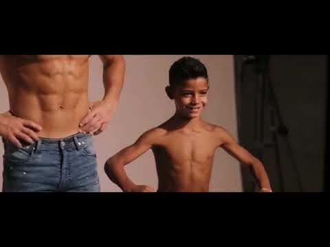 'Cristianinho' é o mais recente modelo da linha CR7 - YouTube