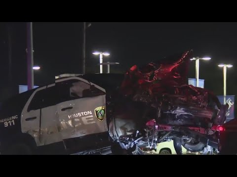 Houston police chase ends in crash - YouTube