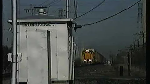 Union Pacific 9217 blasting thru Trowbridge 1995