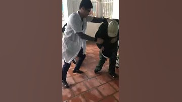 Thanh niên mặt đen đi ăn xin vào cái kết bị đánh vỡ mồm