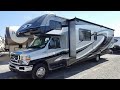 Американский автодом со светлой мягкой мебелью. Forest River Sunseeker 3050s